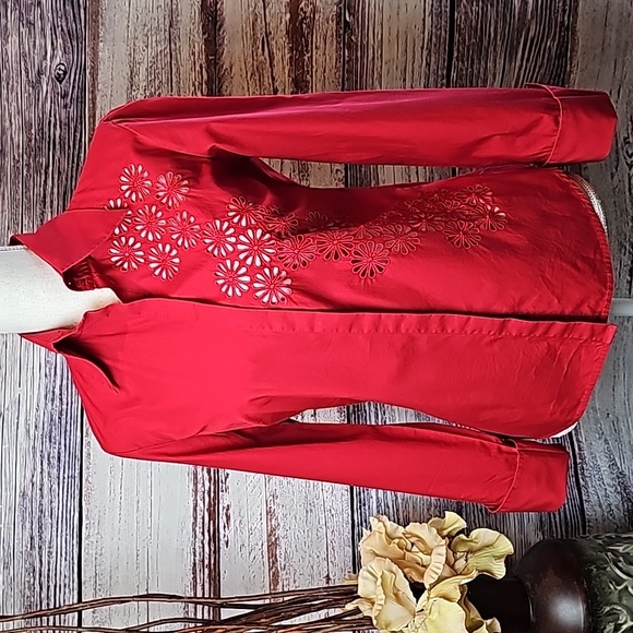 NEW THE LIMITED RED FLORAL CUTOUT TUXEDO CUFF BUTTON-UP BLOUSE - Picture 1 of 11